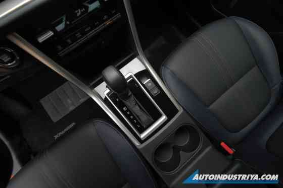 2023 Mitsubishi Xpander Cross image