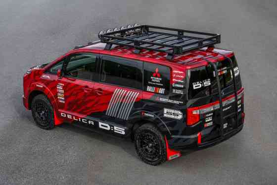 Mitsubishi Delica D:5 AXCR is the coolest support vehicle image