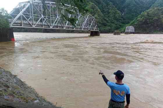 Famous Quirino Bridge in Ilocos Sur destroyed by Typhoon Egay image