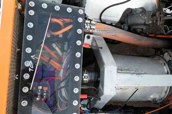 Look: Aussies drove 7 km under the sea on an old Land Cruiser image