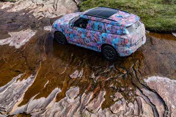 Next-gen Mini Countryman tears through the Scottish Highlands image