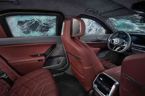BMW reveals all-new armored i7 and 7 Series Protection image