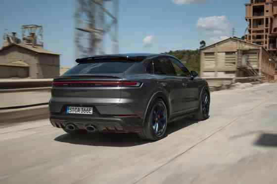 2024 Porsche Cayenne Turbo E-Hybrid image