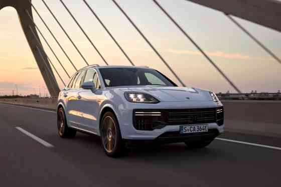 2024 Porsche Cayenne Turbo E-Hybrid image
