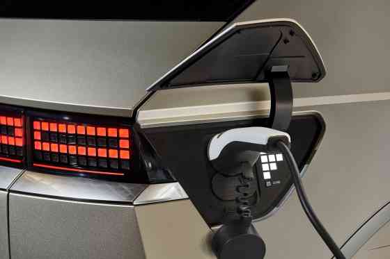 Hyundai will produce its own fast charger called Blue Plug image