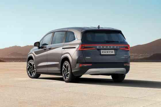 Hyundai PH set to launch 2024 Custo to rival Kia Carnival image