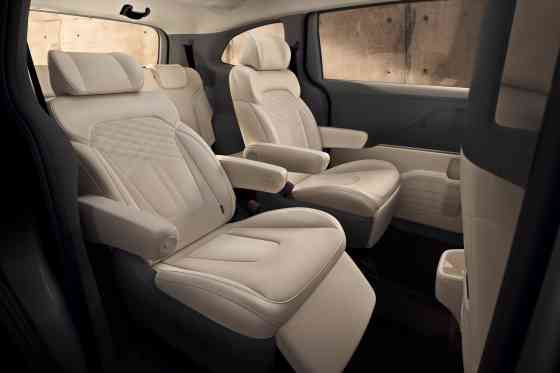 Hyundai PH set to launch 2024 Custo to rival Kia Carnival image