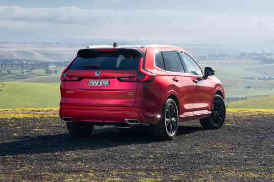 Here are some specs of 2024 Honda CR-V e:HEV for PH image