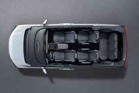 2024 GAC Hycan V09 is an all-electric Alphard fighter image