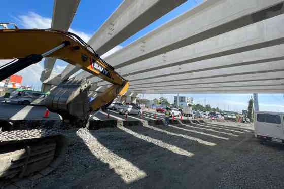 Girder installation for CAVITEX C5 Link R-1 Interchange is a success image