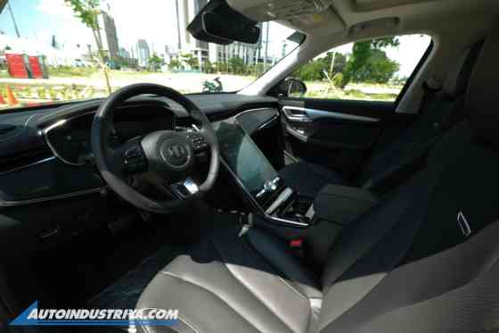 MG4 EV and Marvel R image