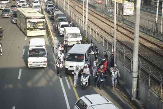 LTO to help MMDA in apprehending bus lane violators image