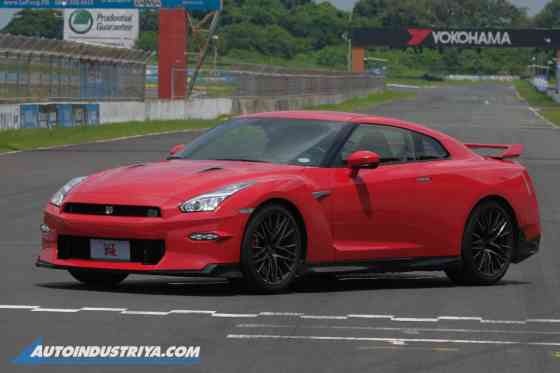 Nissan Z and GT-R Trackday image