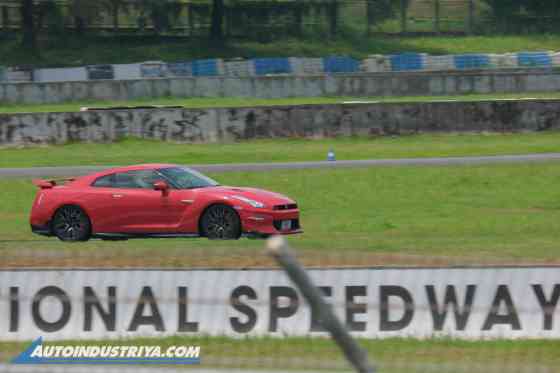 Nissan Z and GT-R Trackday image