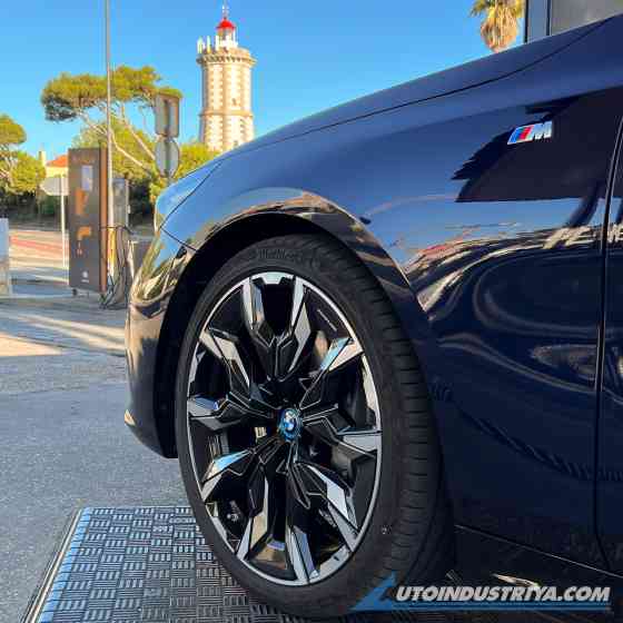 First Drive: BMW i5 eDrive40 and M60 xDrive image