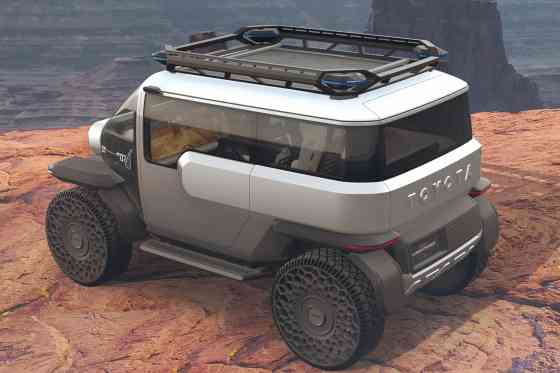 Baby Lunar Cruiser: Toyota wants to go to the moon image