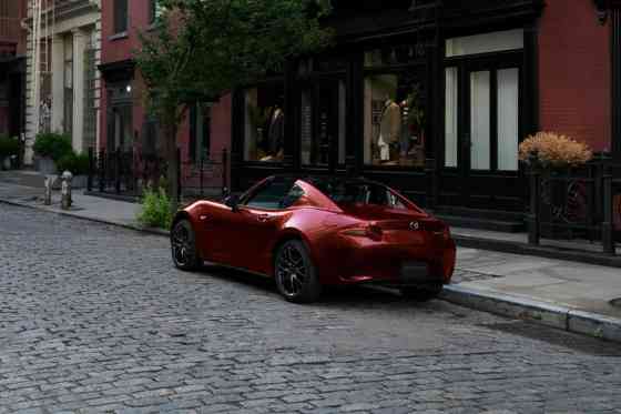 2024 Mazda MX-5 refresh is proof roadsters are still fun cars image
