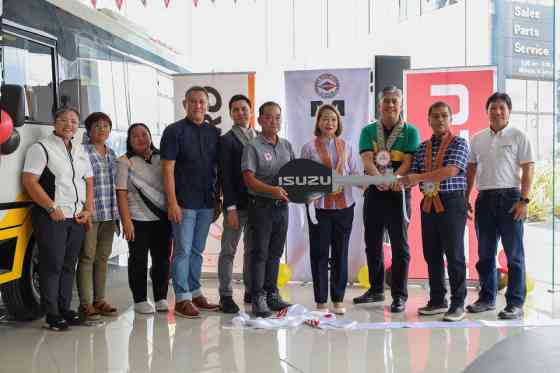 Isuzu PH turns over 15 Class 3 PUVs to Mindoro image