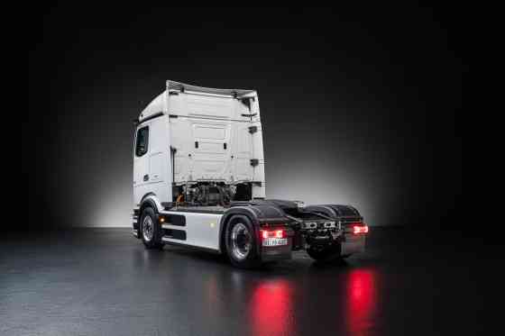 Mercedes-Benz eActros 600 EV truck can go the distance image