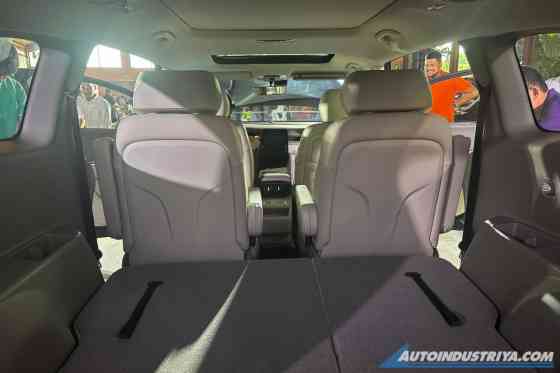 2024 Hyundai Custin minivan starts at PHP 1.770M image