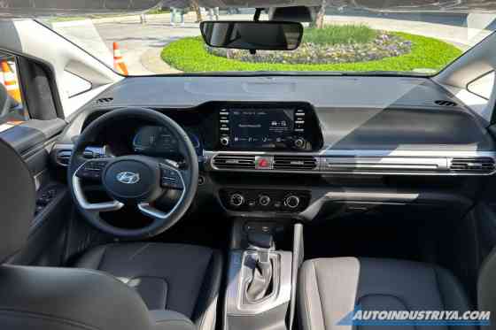 Hyundai PH now offering 2024 Stargazer with 2nd row captain seats image