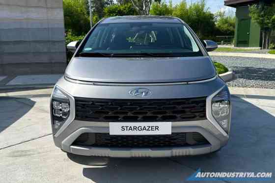 Hyundai PH now offering 2024 Stargazer with 2nd row captain seats image