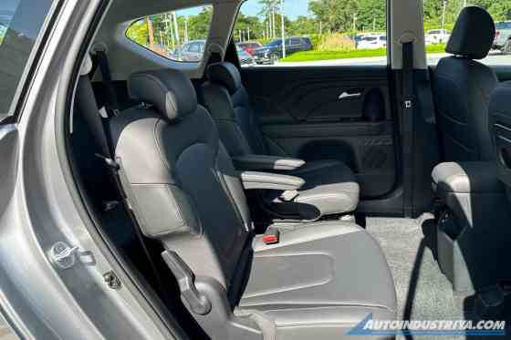 Hyundai PH now offering 2024 Stargazer with 2nd row captain seats image
