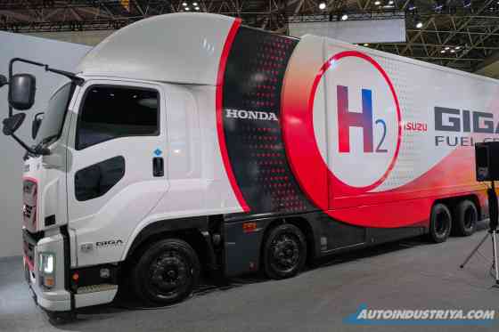 Isuzu Giga Fuel Cell EV truck can do 800 km without a drop of fuel image