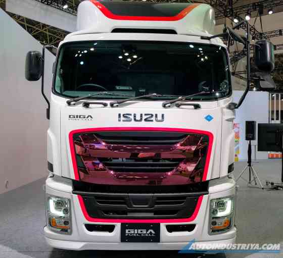 Isuzu Giga Fuel Cell EV truck can do 800 km without a drop of fuel image