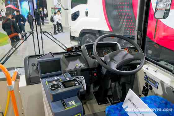 Isuzu Erga EV bus image
