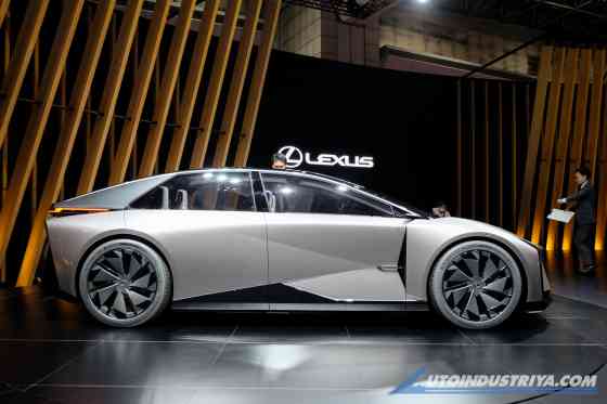 Lexus LF-ZC image