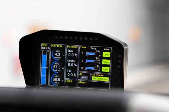 Toyota is working on a hydrogen-powered V6 Hiace image