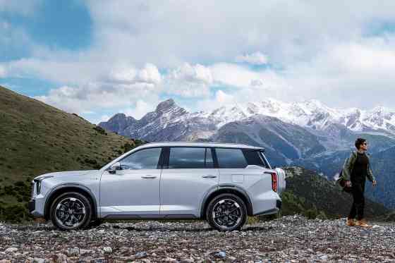 2024 GAC ES9 is the PHEV variant of GS8 SUV image