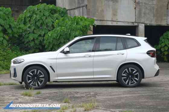 BMW IX3 image