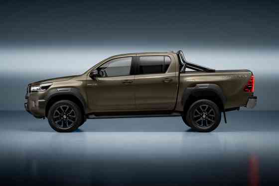 Electro-Lux: Toyota reveals 2024 Hilux Hybrid with 48V system image