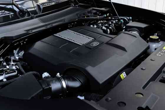 Lr Defender V8 image