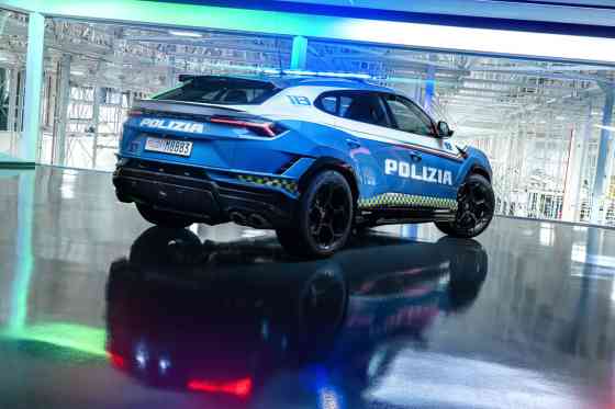 This Lamborghini Urus is ready for (police) duty image