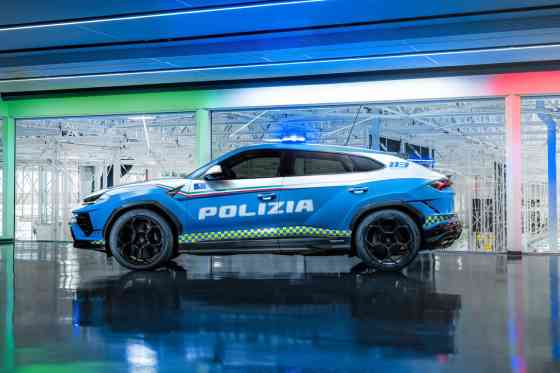 This Lamborghini Urus is ready for (police) duty image