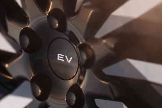 Range Rover Electric to have V8-like performance image