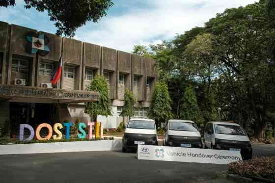 Hyundai PH turns over Staria commuter vehicles to DOST image