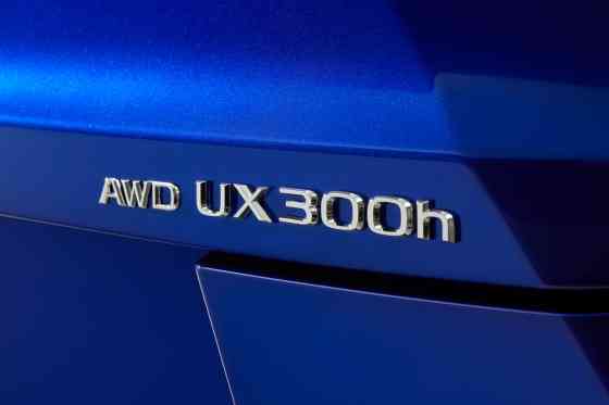 2025 Lexus UX 300h revealed with nearly 200 PS image