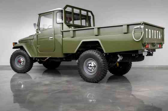 We want this restored 1983 Toyota FJ45 Land Cruiser image