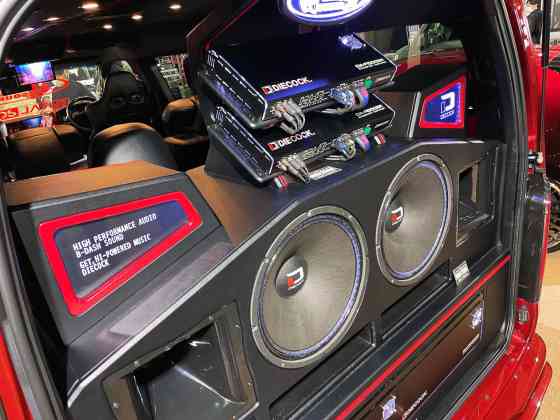 Hiace 300: Japanese tuner does an LC face-swap image