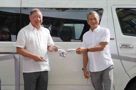Foton PH turns over Traveller van to PH Athletics Track & Field Association image
