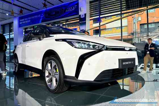 Geely PH previews all-electric Geometry C crossover image