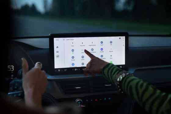 2025 Ford Explorer refreshed, drops hybrid variant image