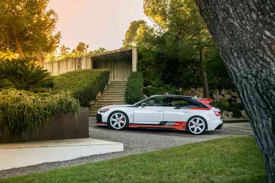 2024 Audi RS6 Avant GT wants to be the center of attention image