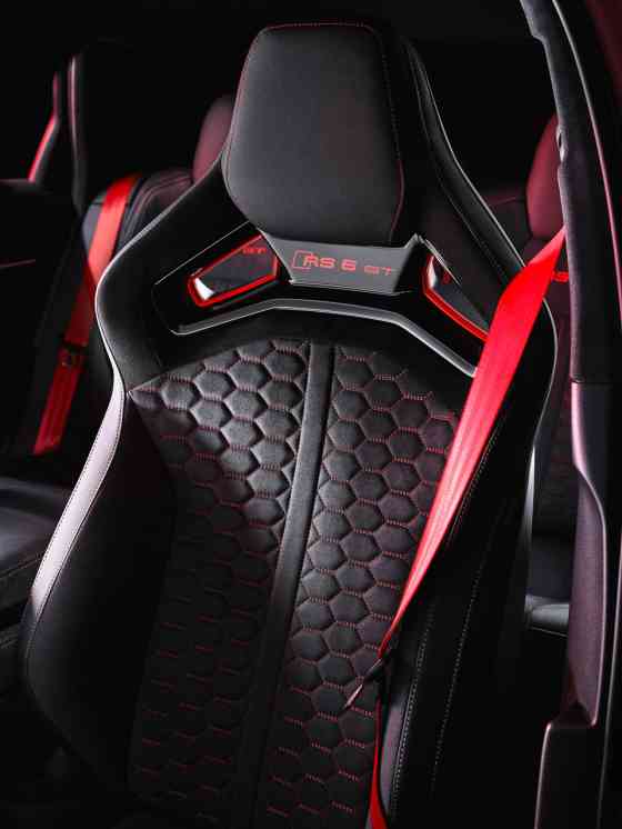 2024 Audi RS6 Avant GT wants to be the center of attention image