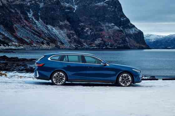 We want the 2025 BMW 5 Series Touring here in PH image