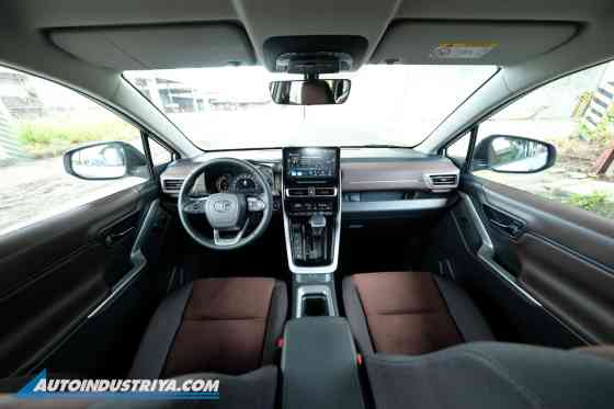 TOYOTA INNOVA ZENIX image